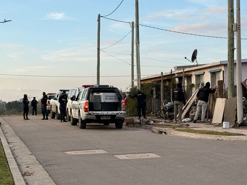 Siete allanamientos en barrio Cauceglia: dos detenidos, motos y drogas incautadas