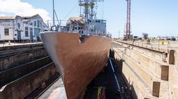 Un error truncó la reparación del buque ROU 04, que sigue detenido en la base naval del Cerro.