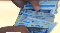 La Comercial: una joven encontró documentos en un contenedor y busca devolverlos