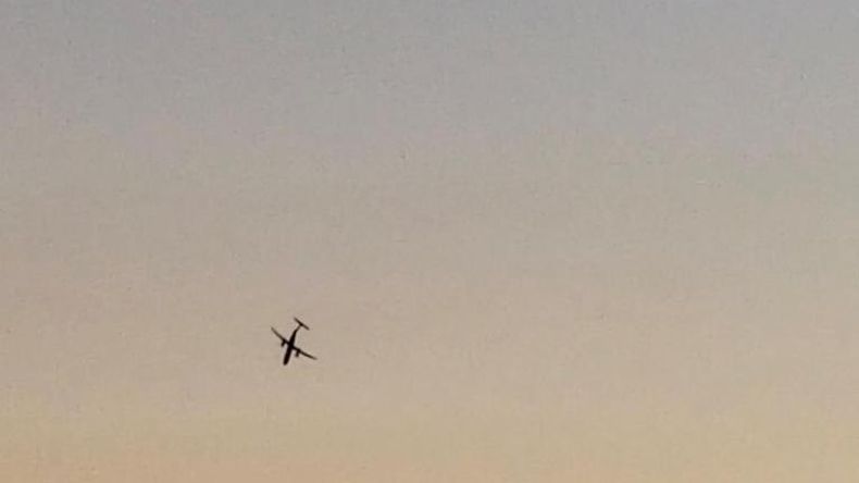 Hombre robó un avión de un aeropuerto en EE.UU. y lo estrelló
