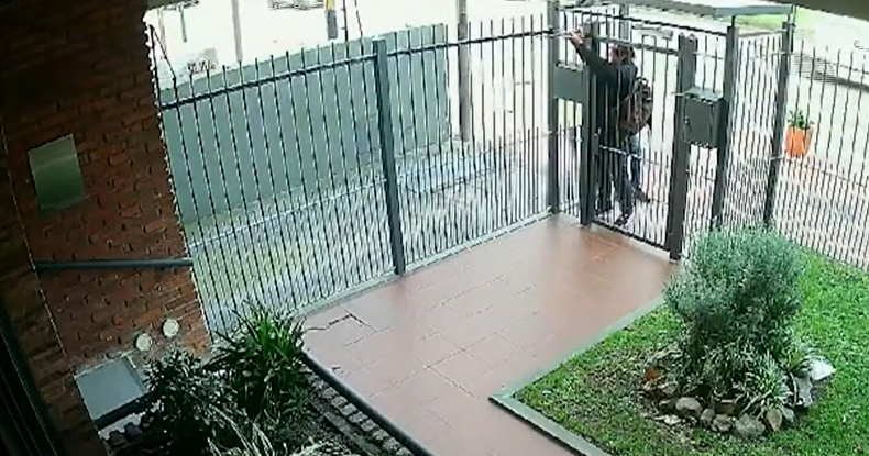 Malvín: a plena luz del día, dos delincuentes forzaron tres puertas y entraron a robar
