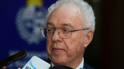 Mario Lubetkin señaló que no hay comunicación oficial sobre la decisión de suspender las visas migratorias