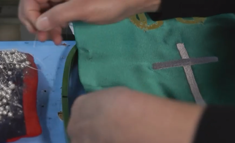 Lana merino y bordados artesanales: así se confeccionan en Uruguay las prendas que usará el papa León XIV