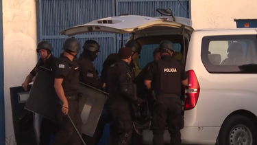 El Ministerio del Interior inició el traslado de presos desde Santiago Vázquez a nuevas unidades en Libertad