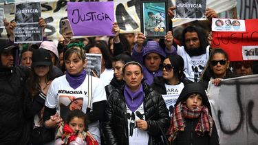 Multitudinaria marcha en Buenos Aires en reclamo de justicia por triple femicidio