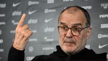 Bielsa no tiene el equipo confirmado para el sábado y dijo que ausencia de Valverde y Núñez no son obstáculo
