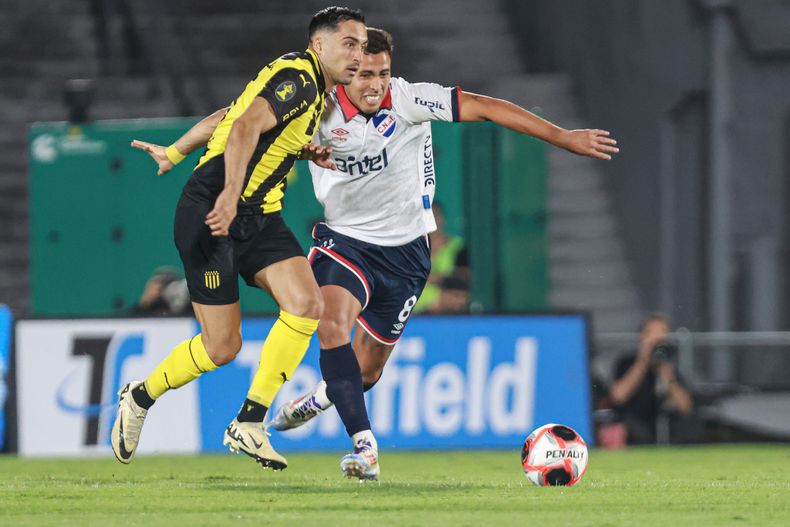 Peñarol y Nacional empatan 1 a 1 en el amistoso por la Serie Río de la
