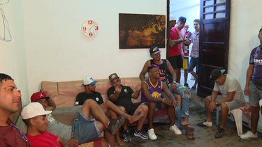 Actualmente son 17 jóvenes en la casa.