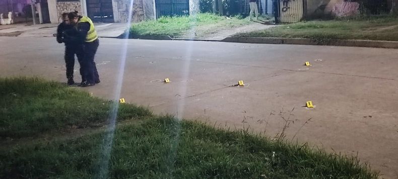 Balearon la fachada de una vivienda en Maroñas: la Policía recuperó 38 vainas en la escena