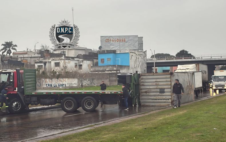 Una zorra volcó en los accesos a Montevideo y no hubo lesionados