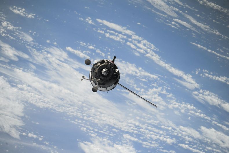 Empresa quiere hacer nacer bebés en el espacio.
