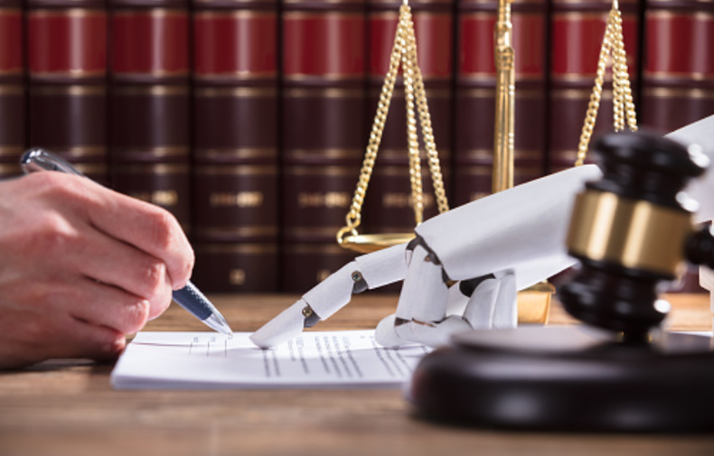 Un abogado robot asesorará a un acusado en un juicio.