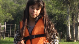 La historia de Juana, una niña de ocho años que hace hasta lo imposible para seguir asistiendo a clases.