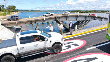 Casi 190.000 vehículos pasaron por puente de La Barra en el fin de semana de Año Nuevo.