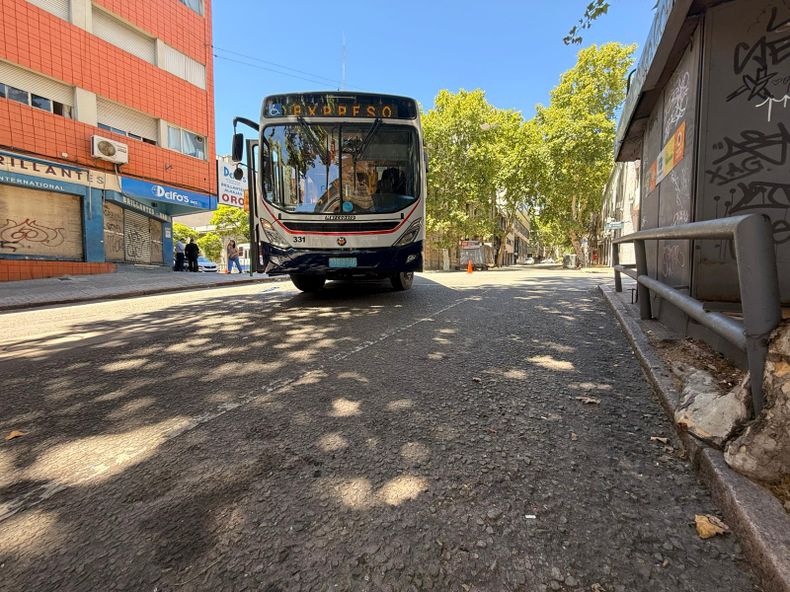 Una mujer fue embestida por un ómnibus de Cutcsa en pleno Centro y está grave