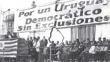 El 27 de noviembre de 1983 se realizó el llamado acto del Obelisco o Río de Libertad.