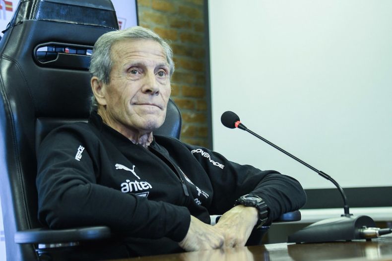 Fin de ciclo: El Maestro Tabárez ya no es más el entrenador de Uruguay