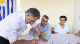 Yamandú Orsi se comprometió a atender salud mental de policías y de mejorar la Sanidad Policial | @orsiyamandu