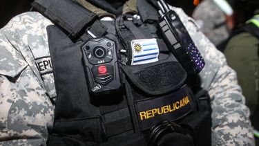 La Policía incautó armas, drogas, municiones y uniformes policiales en allanamientos en el oeste de Montevideo