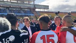 Lacalle Pou participó de partido de rugby con presos de Maldonado