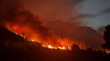Principal incendio forestal en Patagonia argentina fuera de control afecta 5.500 hectáreas
