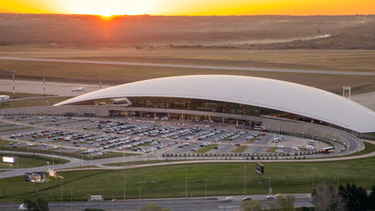 El aeropuerto de Carrasco instala nuevo sistema que permitirá aterrizar sin visibilidad