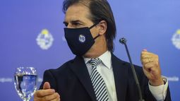 Lacalle Pou: no habrá cuarentena obligatoria para viajeros vacunados