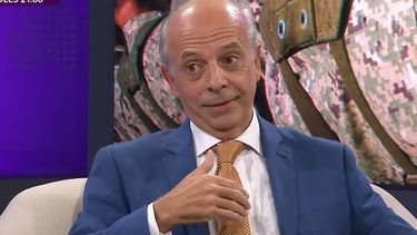 El ministro de Defensa, Javier García, explicó el nuevo reglamento de la Armada Nacional.