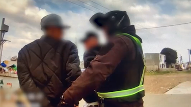 Adolescente detenido con un arma perteneciente a la Policía.
