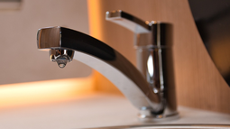 OSE alertó por cambios en color y sabor del agua en Montevideo y área metropolitana