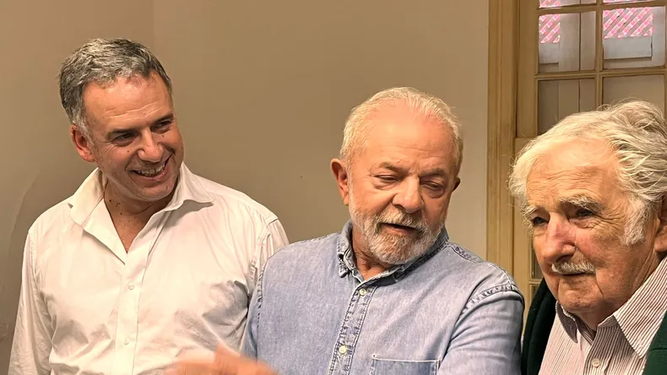 Yamandú Orsi: en Brasil triunfó la democracia