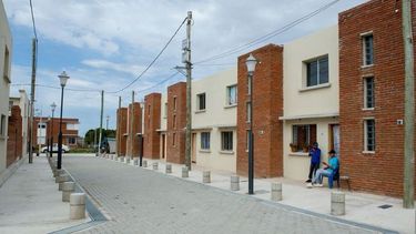 nuevo comienzo: 54 familias de la chacarita estrenaron casa