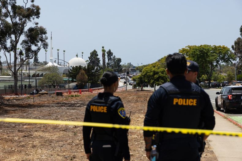 Tres personas murieron en un ataque a una mezquita en San Diego