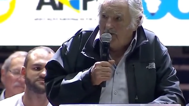 El expresidente José Mujica participó en el Congreso Nacional de la Unión de los Estudiantes en Brasilia.
