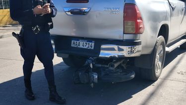 Dos adolescentes de 16 y 14 años resultaron lesionados tras chocar en moto contra una camioneta en Marconi