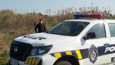 El hombre fue encontrado en el exterior de una vivienda del barrio El Talar.
