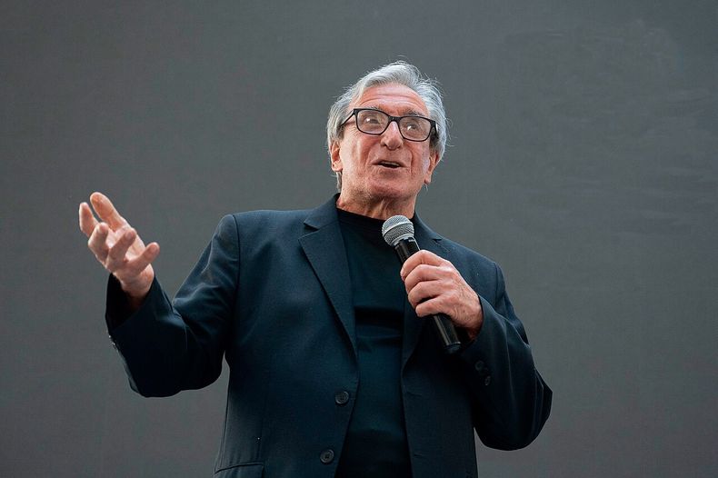 Falleció Cacho de la Cruz; llevaba varios días internado como consecuencia de una infección respiratoria