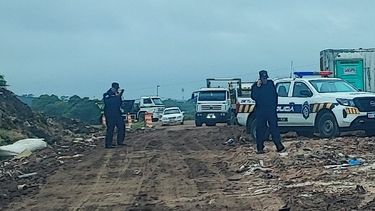 encontraron cuerpo en la usina de felipe cardoso; fue descargado de un camion que transportaba basura