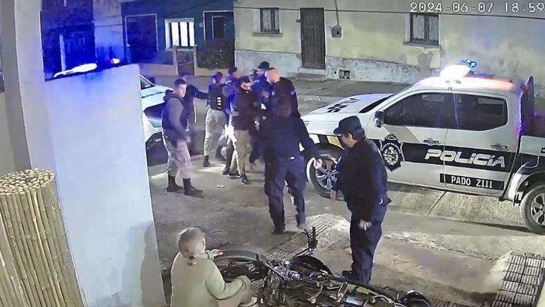 Jóvenes denuncian haber sido torturados por policías en seccional de San Carlos