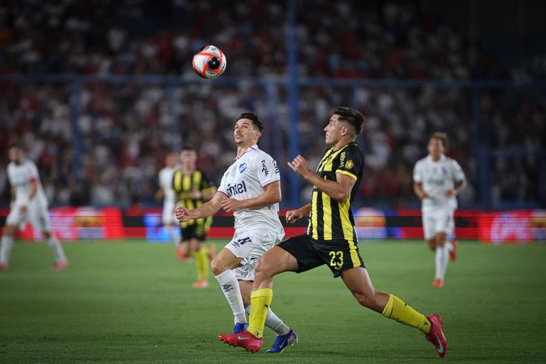 Nacional y Peñarol empatan 0-0 al cierre del primer tiempo en el Gran Parque Central