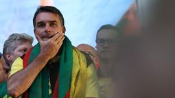 Flávio Bolsonaro escapó a Estados Unidos tras derrota electoral en Brasil, donde es investigado por corrupción