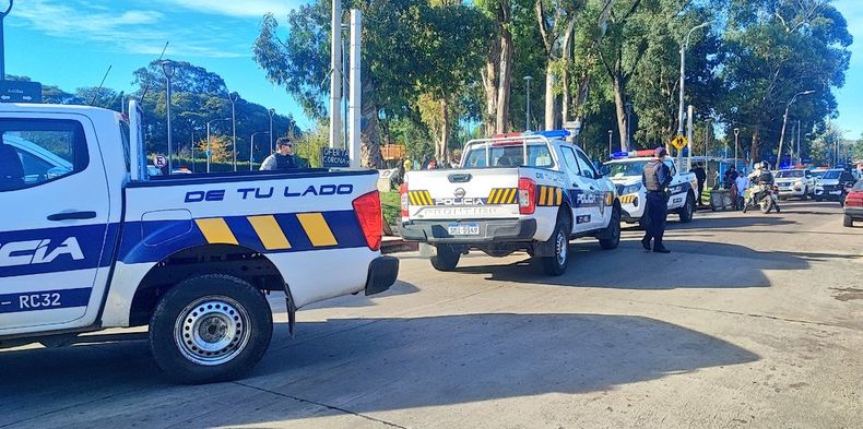 Un delincuente se desacató cuando era detenido e hirió a un funcionario policial