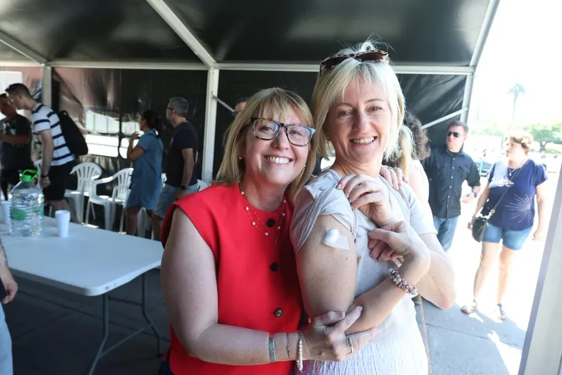 Cientos de personas se vacunaron el sábado contra el sarampión, «una enfermedad muy contagiosa»