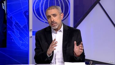 El periodista Gabriel Pereyra al aire en VTV.