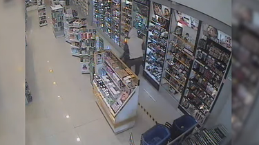 Robaron 126 perfumes y fueron detenidos a las pocas cuadras