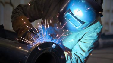 La metalúrgica trasladará sus operaciones a Brasil.