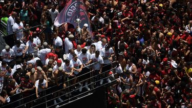 Los jugadores de Flamengo celebraron su tercer título de la Copa Libertadores junto a miles de hinchas.