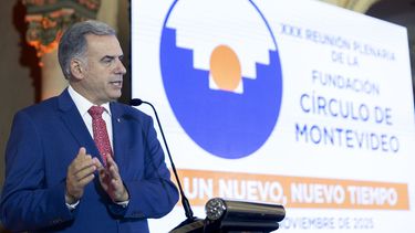 Yamandú Orsi instó a pensar qué está pasando ante las señales de un mundo que se empieza a cerrar