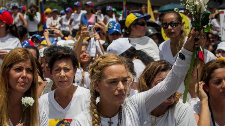 Lilian Tintori: Leopoldo está bien, pero aislado