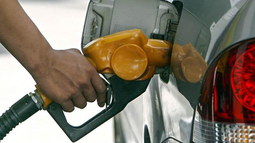 Leve baja de los combustibles a partir del domingo; el supergás permanece al mismo precio
